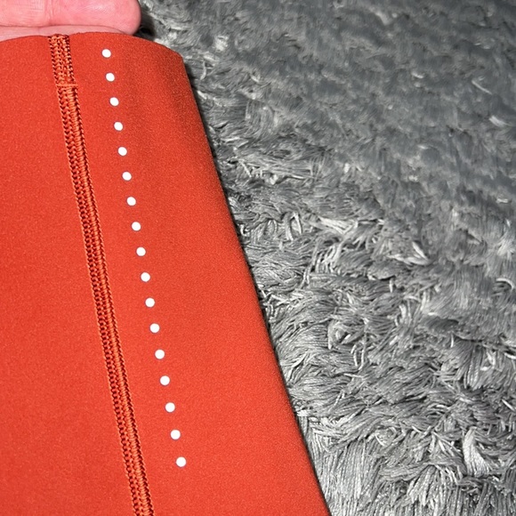 Lululemon Cropped Leggings W/Side Pockets Size 6 - Picture 3 of 9